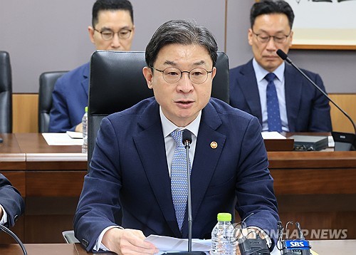발언하는 이억원 금융위원장