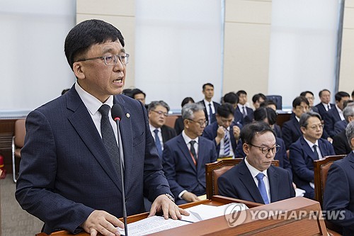 국정감사에서 기관 보고 하는 강동완 중앙선관위 사무총장 직무대행
