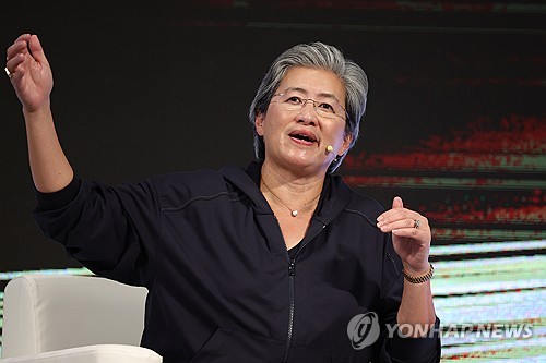 질문에 답하는 리사 수 AMD 회장