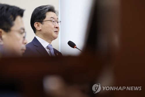 업무보고 하는 이억원 금융위원장