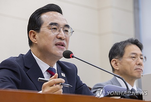 '미래대응기금'에 대한 비판 질의에 답하는 박홍근 기획예산처 장관