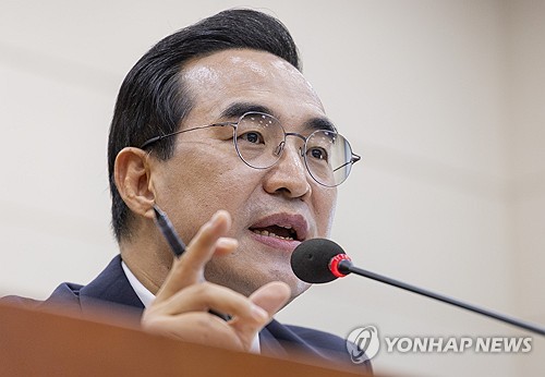 '미래대응기금'에 대한 비판 질의에 답하는 박홍근 기획예산처 장관