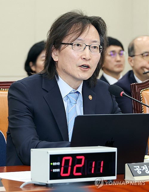 12일 국정감사에서 답변하는 주병기 공정거래위원장