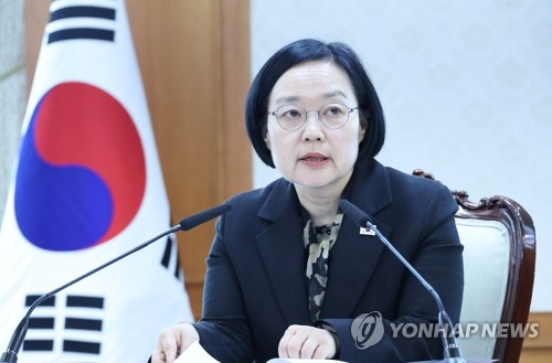자살예방정책위원회 11차 회의 주재하는 한성숙 국무총리