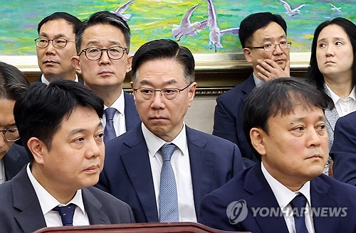 정무위 출석한 정유업체 대표들
