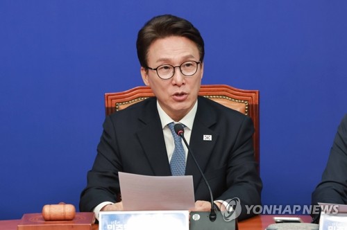 민주당 최고위원회의, 발언하는 김민석 대표