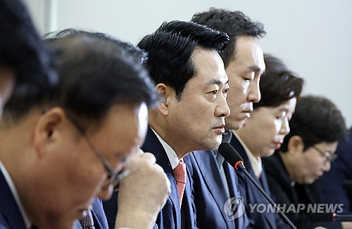 최고위 발언하는 장동혁 대표