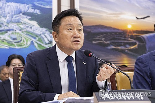 부동산 시장 주택 보증 관련 질의에 답하는 최인호 주택보증공사 사장
