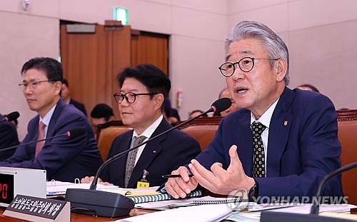 국감 답변하는 강호동 농협중앙회장