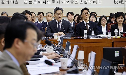 질의 답하는 박철우 서울중앙지방공소청장