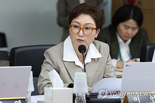 국감서 질의하는 이언주 의원