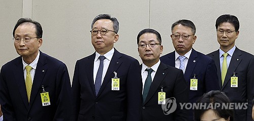 국정감사 증인 선서 마친 5대 은행장