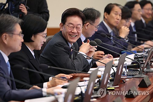 미소짓는 이재명 대통령