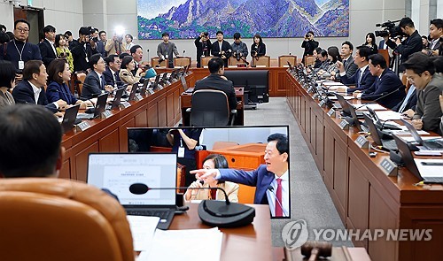 국회 운영위, 증인 채택 문제로 난항