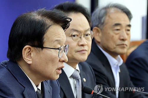 민주당 권칠승 정책위의장, 국감대책회의 발언