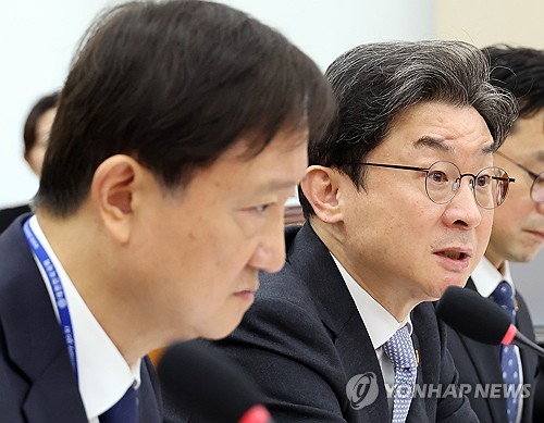 정무위 국감 답변하는 이억원 금융위원장