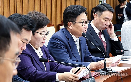 국정감사 대책 회의, 발언하는 정점식 원내대표