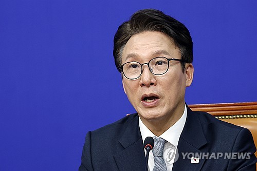 최고위 발언하는 김민석 대표