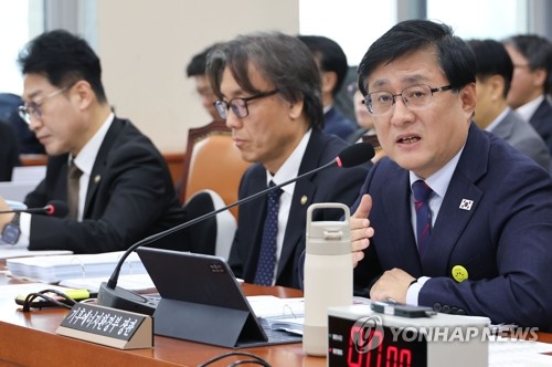 국감 답변하는 김성환 기후에너지환경부 장관