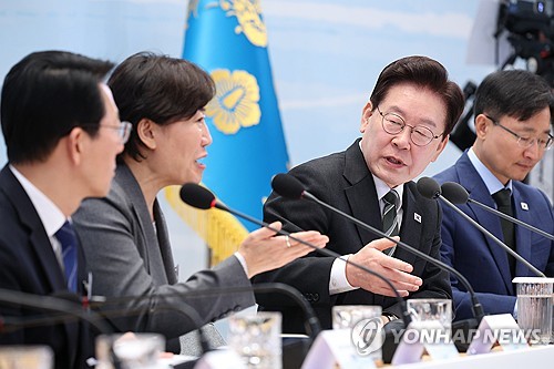발언하는 이재명 대통령과 송미령 장관