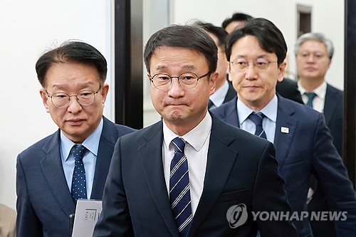 국감대책회의 참석하는 민주당 원내지도부