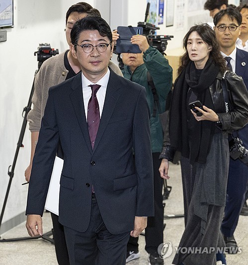 기자회견 입장하는 주진우 의원
