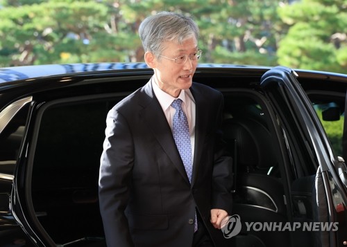 출근하는 조희대 대법원장