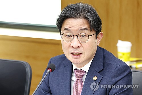 발언하는 이억원 금융위원장