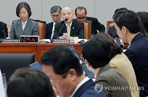 국가인권위 국정감사, 답변하는 안창호 위원장